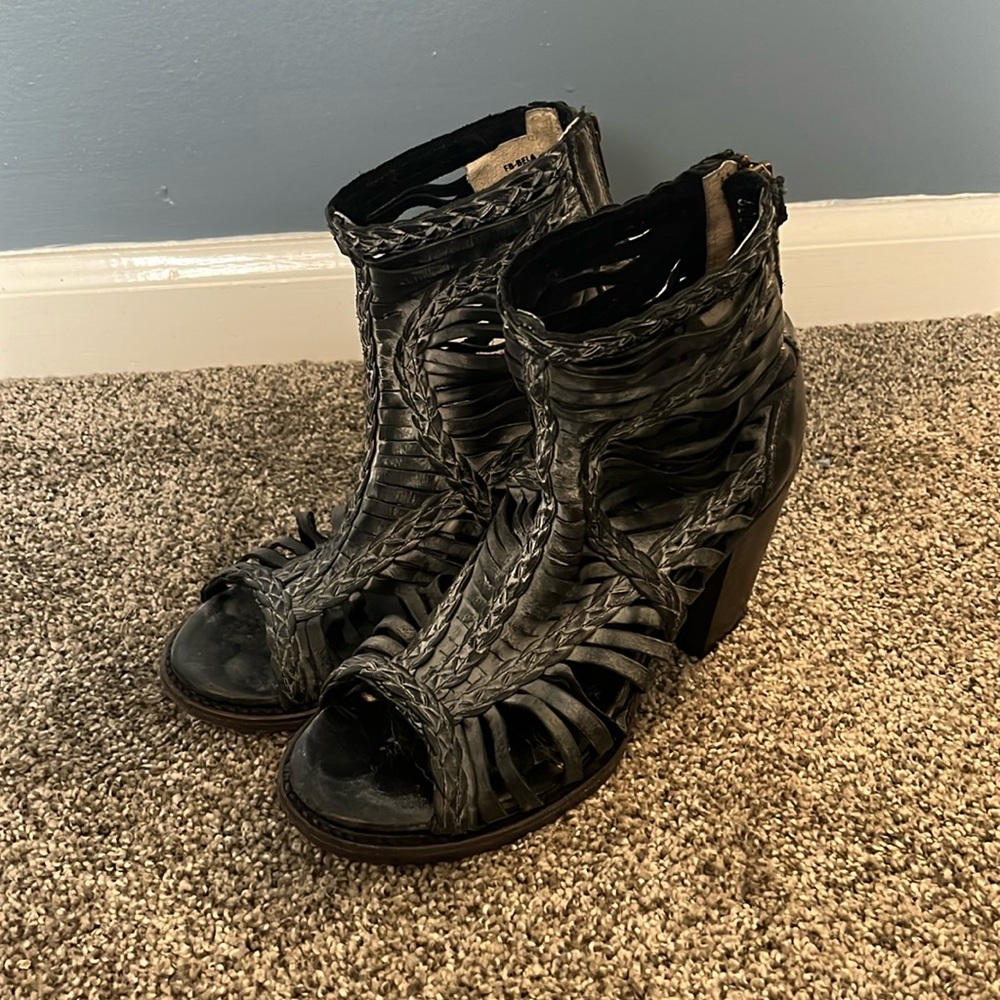Freebird Bela sandals, size 8, great condition